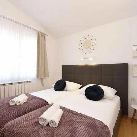 Apartments Amari * Starigrad Paklenica