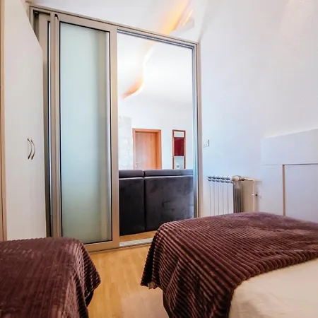 Apartments Amari * Starigrad Paklenica